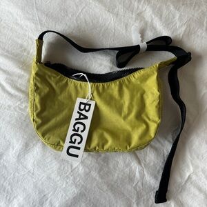 NWT Baggu Small Nylon Crescent Bag